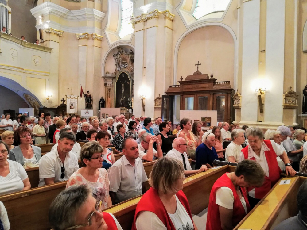 384_tolna_nagyboldogasszony_bucsu_hivek