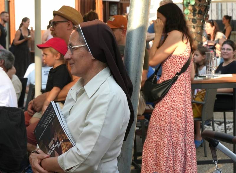 thumb_661_Rozsakert-26