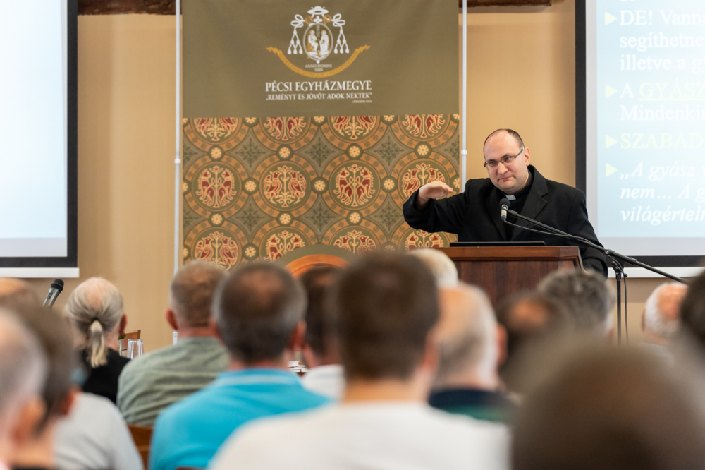 676_Ferfitalalkozo Pecs szept_18