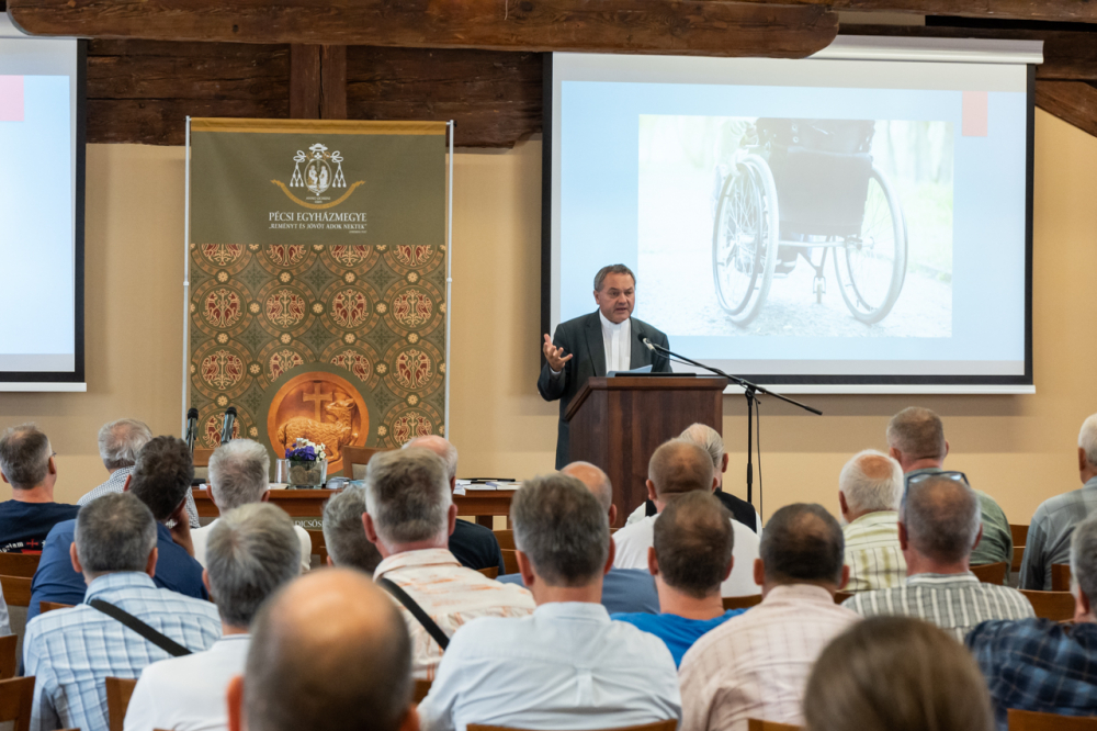 676_Ferfitalalkozo Pecs szept_32