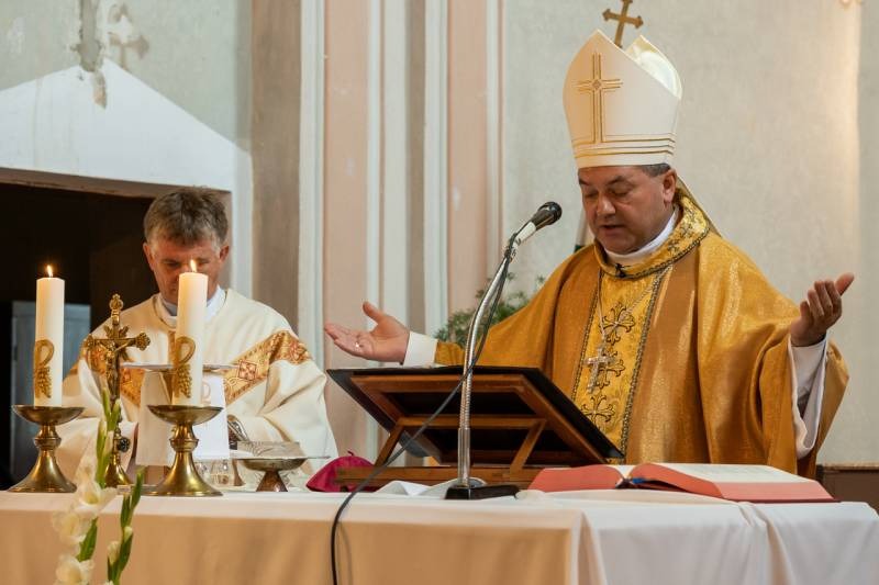 imgi_17_thumb_680_Szakaly_templommegaldas_17