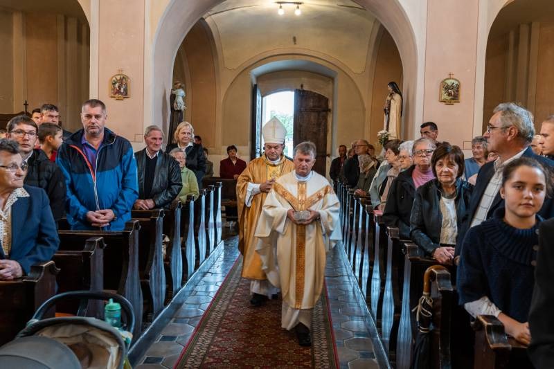 imgi_21_thumb_680_Szakaly_templommegaldas_23