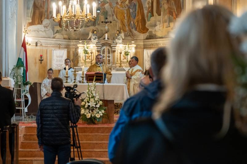 imgi_23_thumb_680_Szakaly_templommegaldas_24