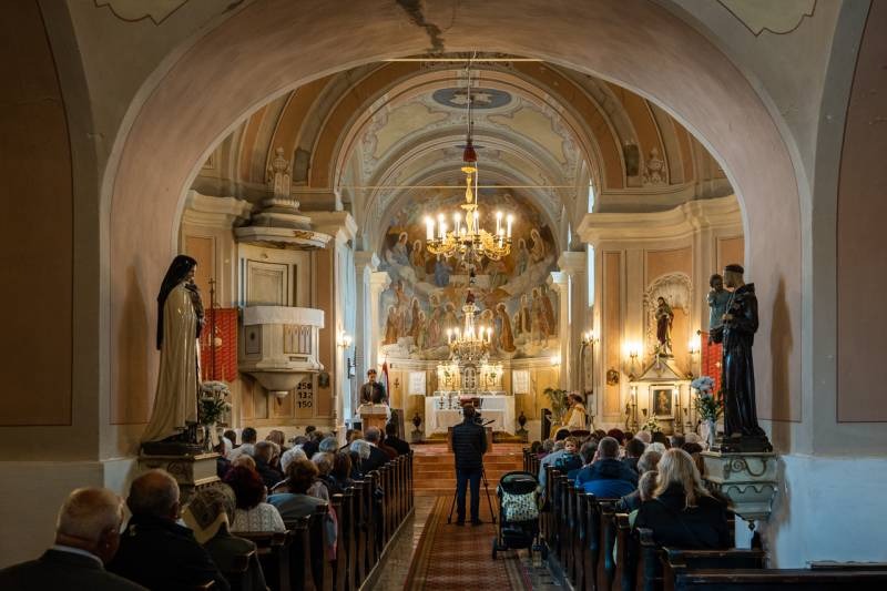 imgi_25_thumb_680_Szakaly_templommegaldas_26