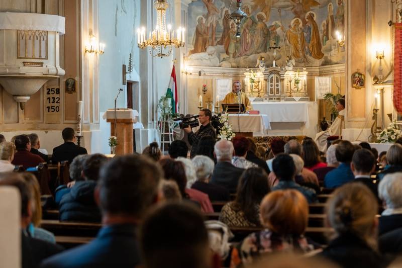 imgi_31_thumb_680_Szakaly_templommegaldas_32