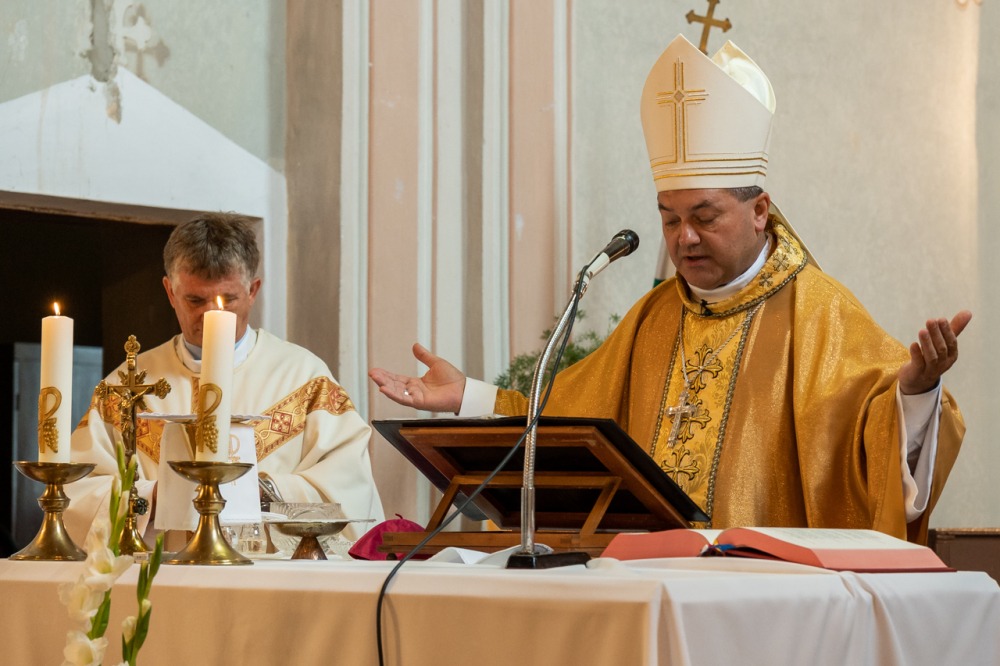 imgi_84_680_Szakaly_templommegaldas_17