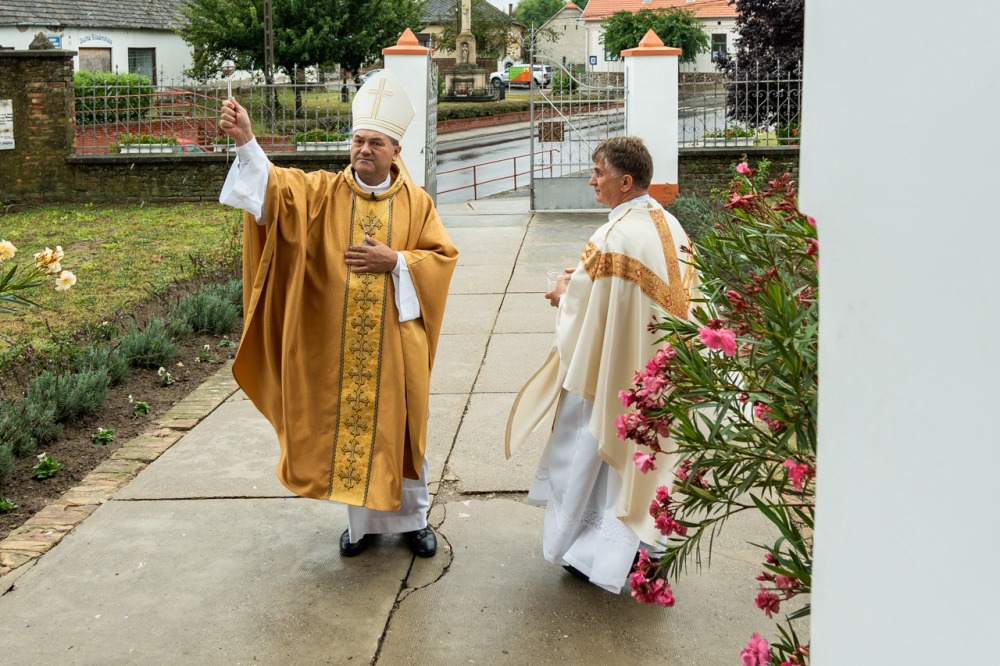 imgi_87_680_Szakaly_templommegaldas_21