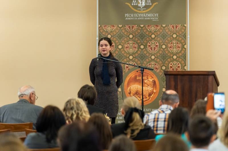 imgi_25_thumb_699_2023_szavaloverseny_25