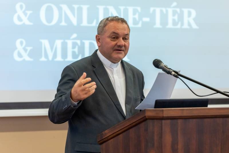 imgi_30_thumb_705_2023_11_ferfi_30