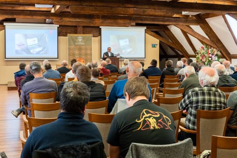 imgi_32_thumb_705_2023_11_ferfi_33