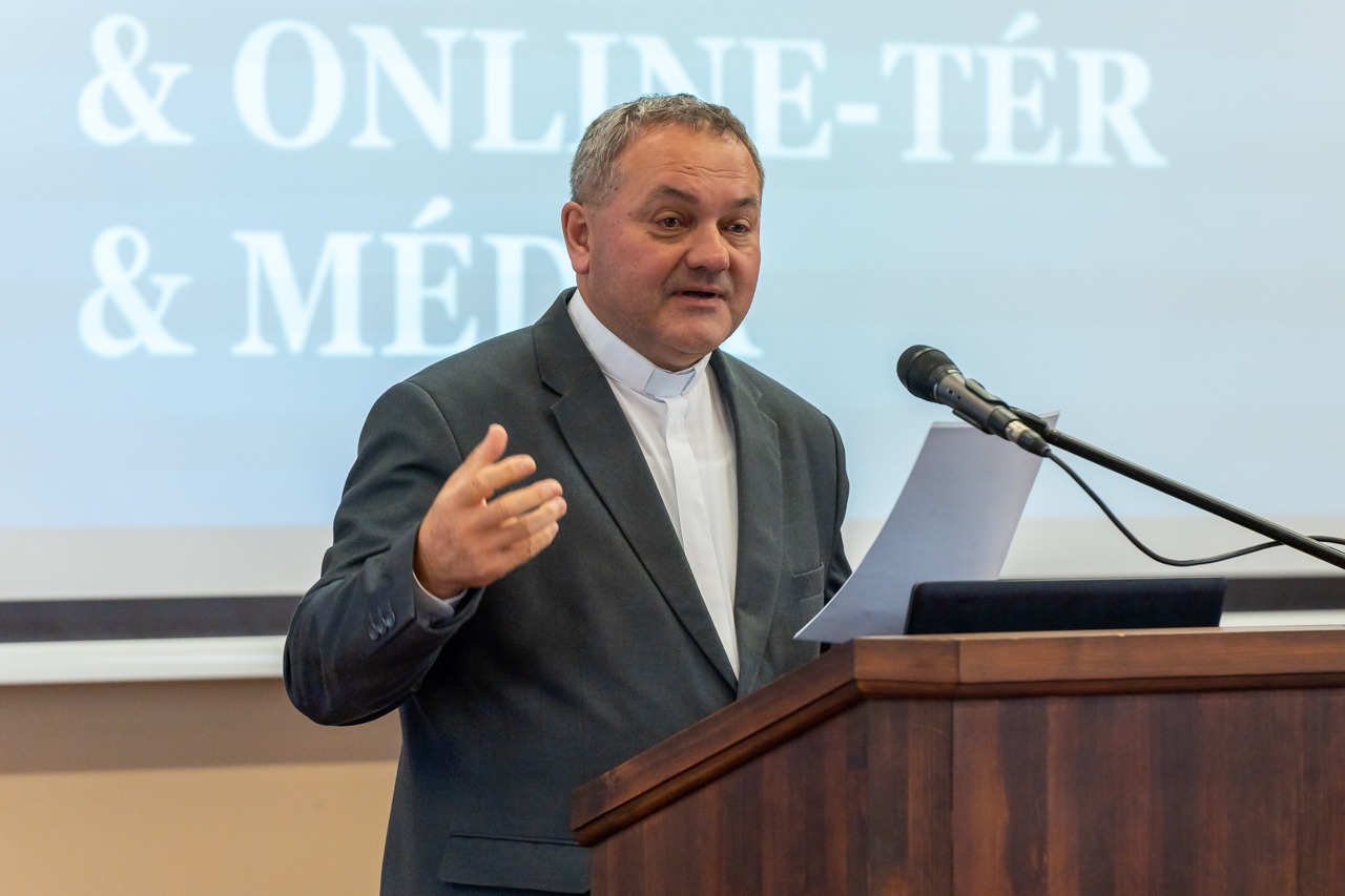 imgi_45_2023_11_ferfi_30