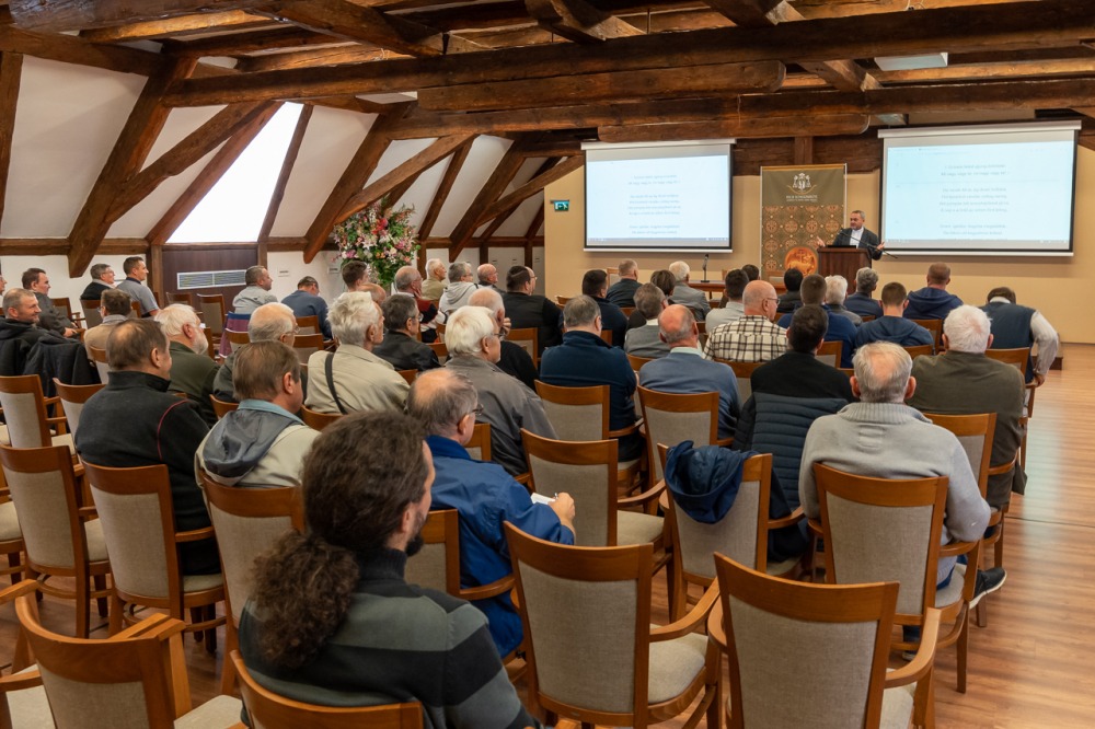 imgi_63_705_2023_11_ferfi_08