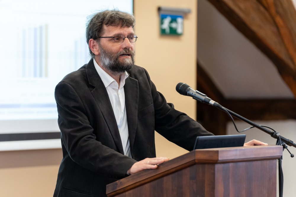 imgi_66_705_2023_11_ferfi_11