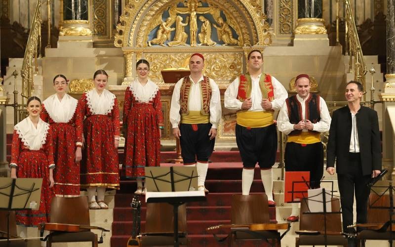 imgi_10_thumb_729_horvat_advent07