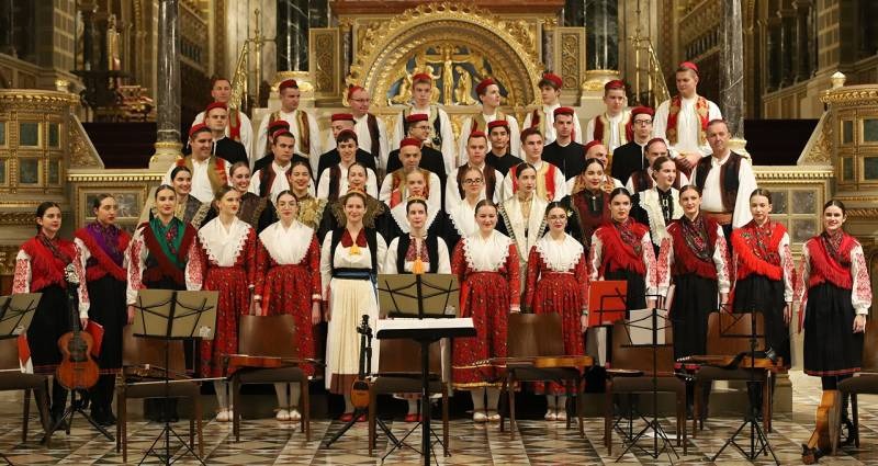 imgi_11_thumb_729_horvat_advent08