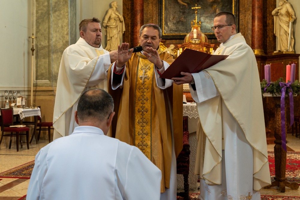 imgi_152_725_2023_12_09_bonyhad_44