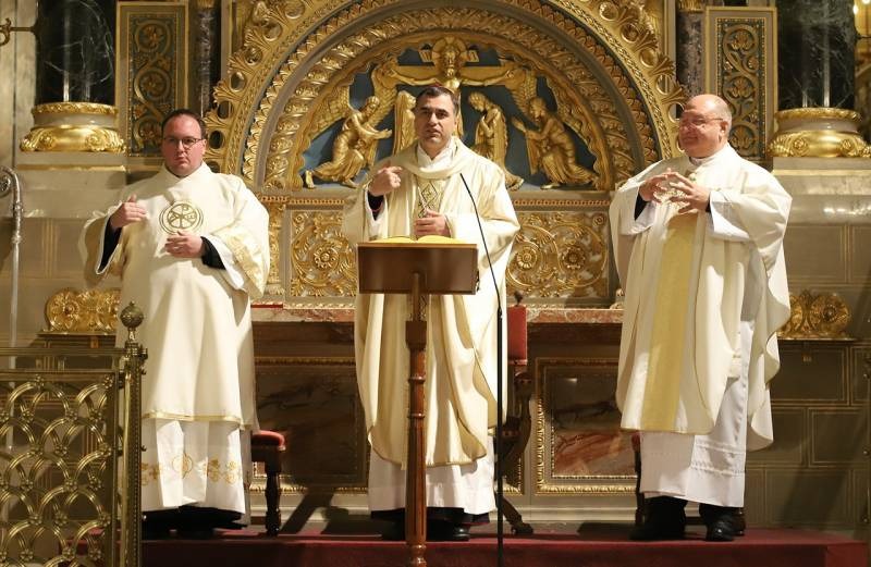 imgi_16_thumb_729_horvat_advent13