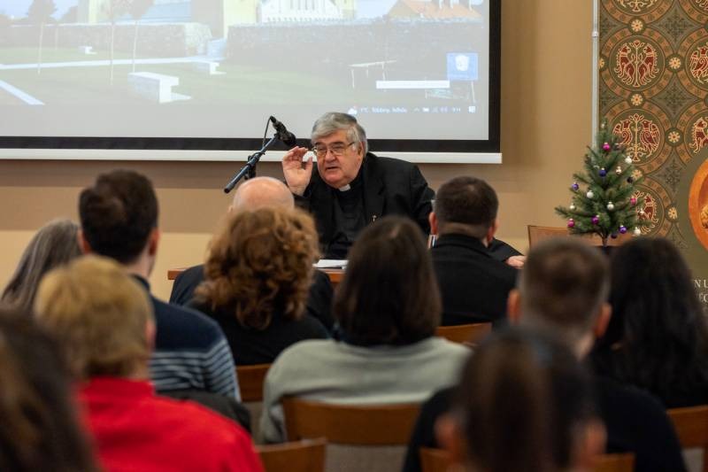 imgi_16_thumb_731_2023_12_21_hivatali lelki nap_13