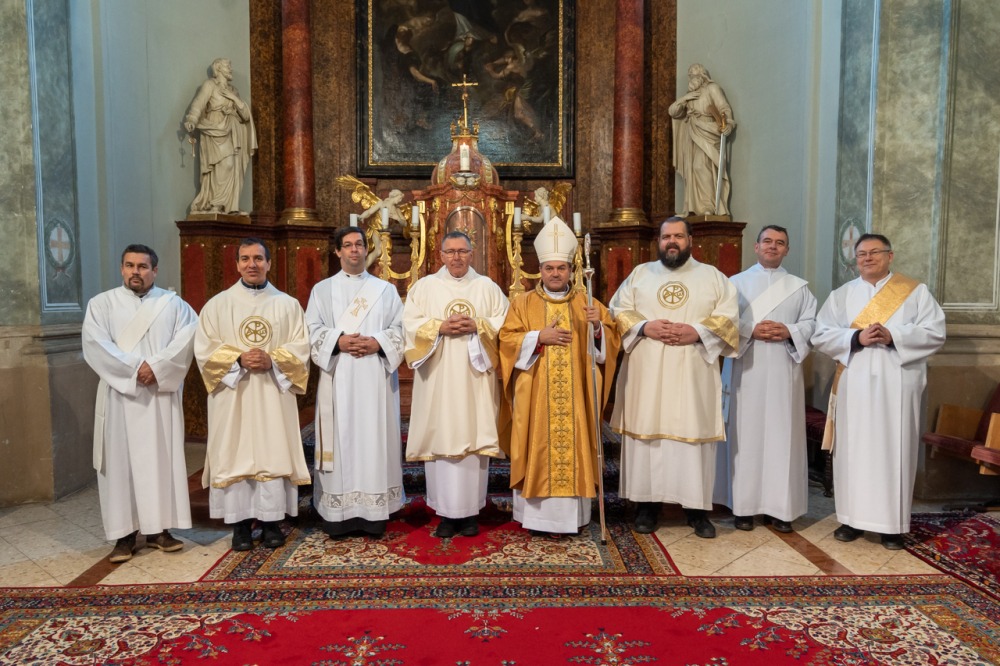 imgi_185_725_2023_12_09_bonyhad_78