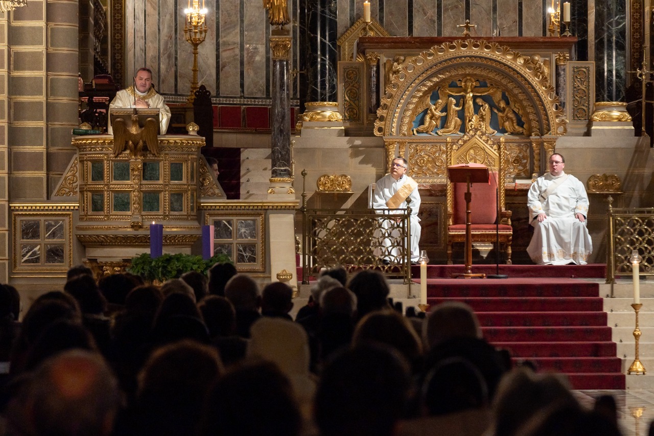 imgi_39_2023_12_07_rorate_12