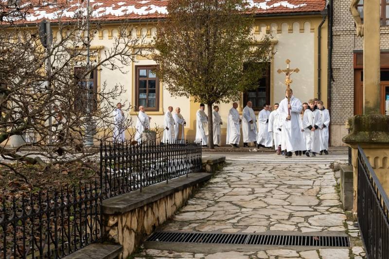 imgi_4_thumb_725_2023_12_09_bonyhad