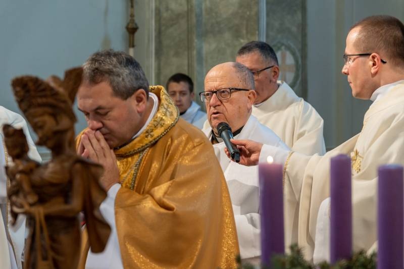 imgi_64_thumb_725_2023_12_09_bonyhad_63