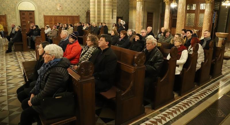 imgi_6_thumb_729_horvat_advent04