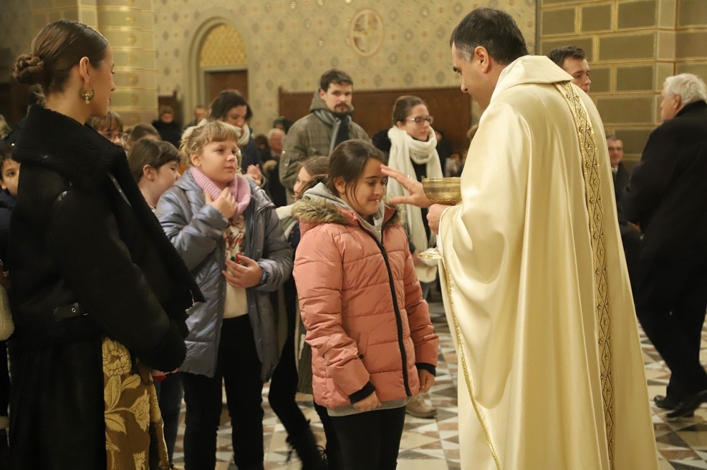 imgi_71_729_horvat_advent25