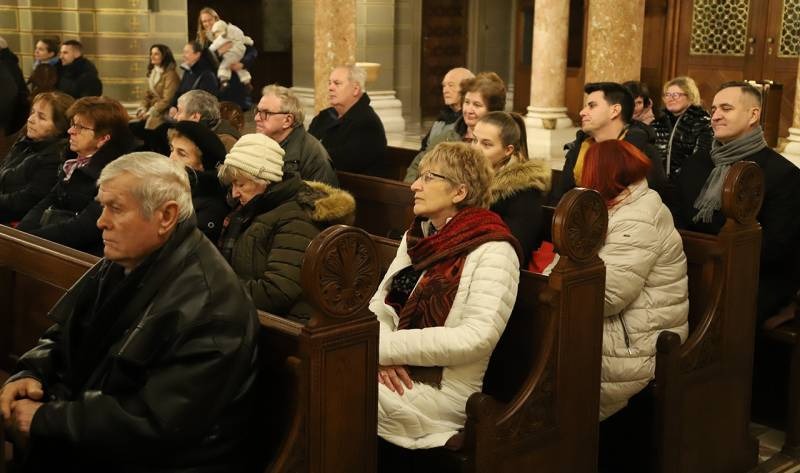 imgi_8_thumb_729_horvat_advent05