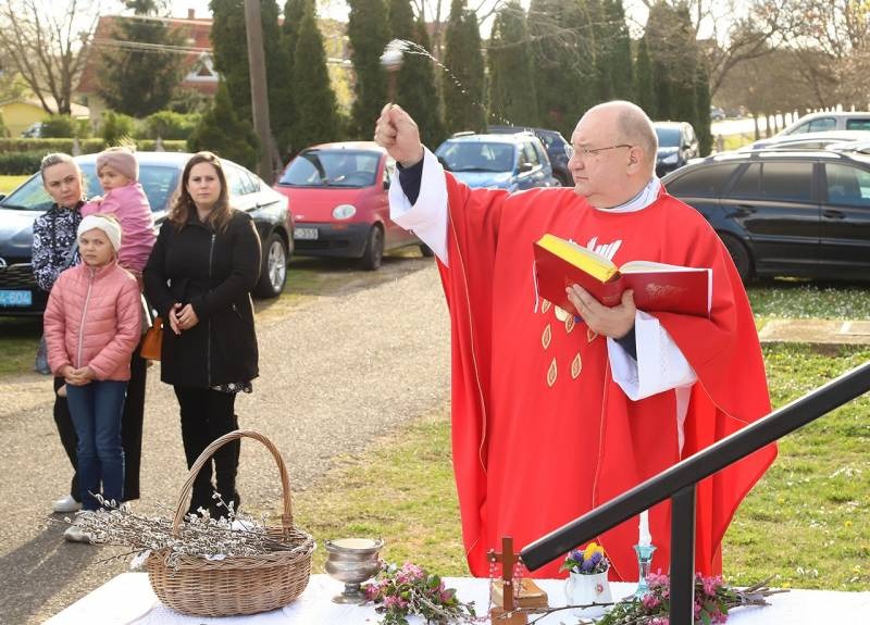 imgi_17_thumb_767_horvatok_husvetvarasa015