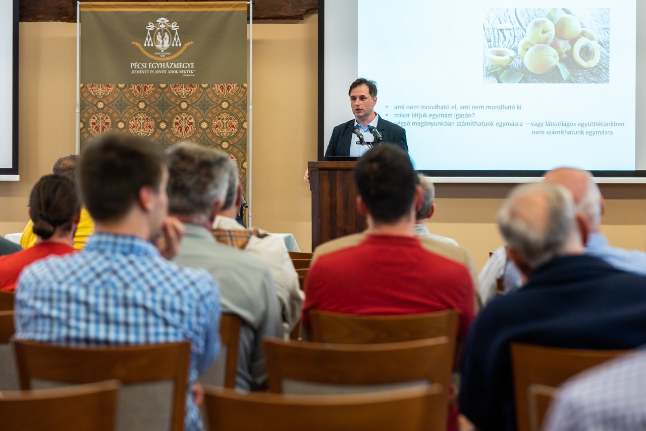 imgi_28_2024_04_05_ferfitalalkozok_09