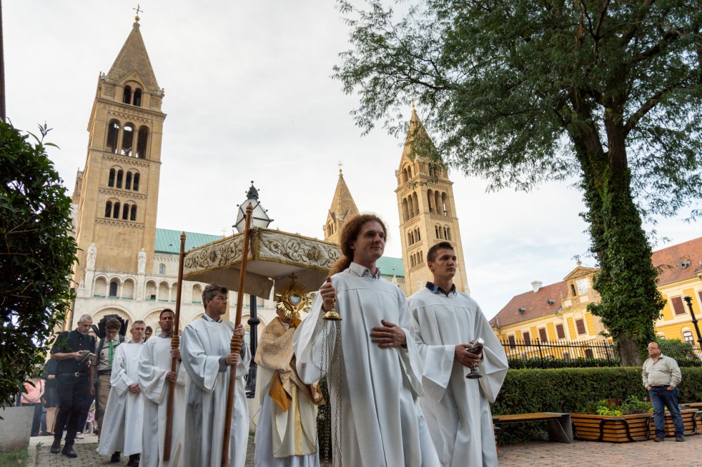 imgi_211_794_2024_06_02_urnapja pecs_69