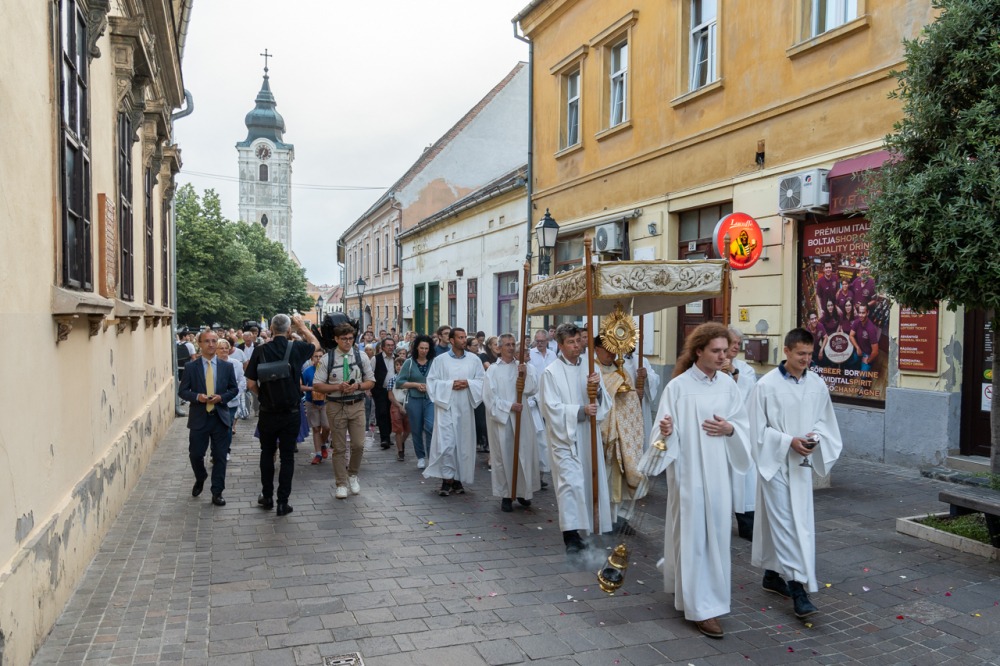 imgi_233_794_2024_06_02_urnapja pecs_91