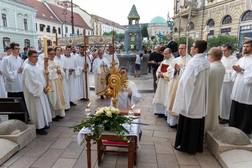 imgi_243_794_2024_06_02_urnapja pecs_102