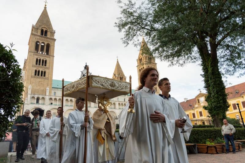 imgi_70_thumb_794_2024_06_02_urnapja pecs_70