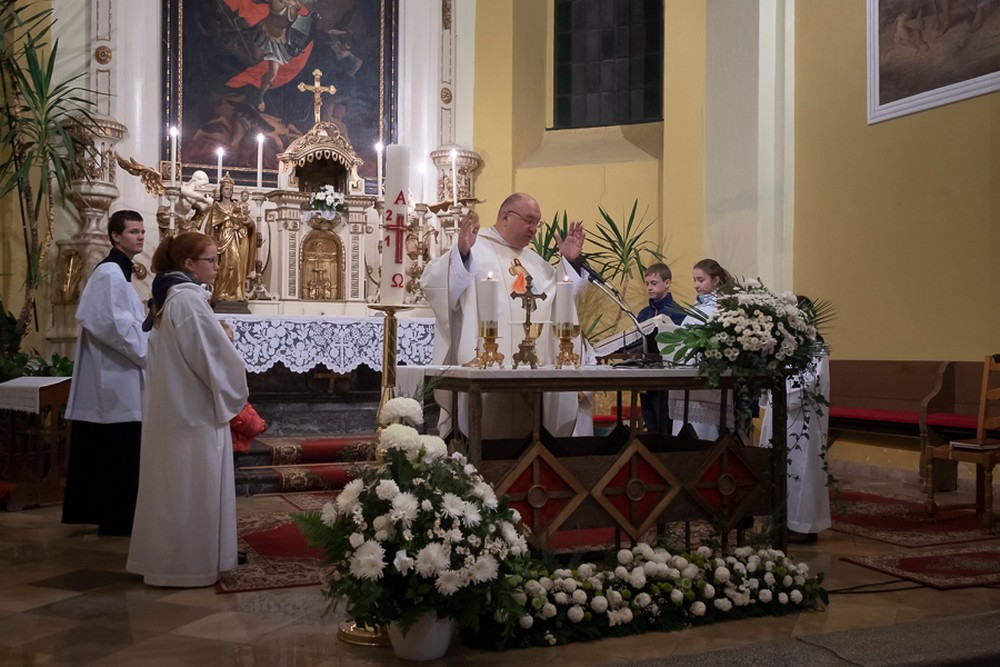 252_Mohacs-ls2-nyitokep__szentmise_ministransokkal