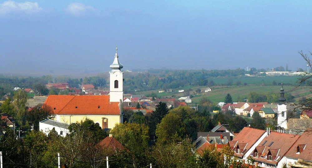 333_Somberek_nyitokep_templommal