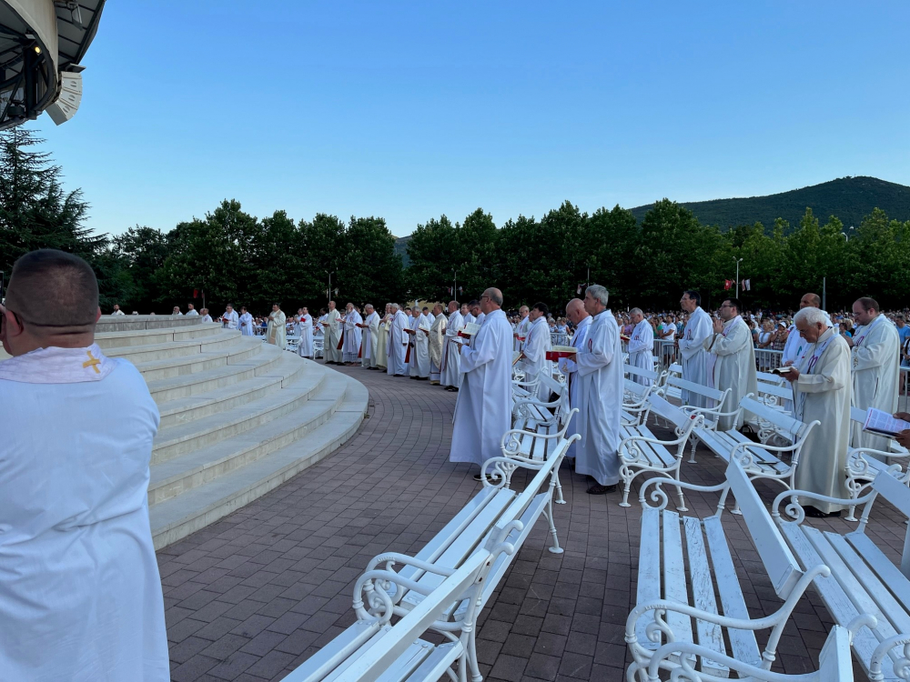 374_Koncelebralo_papok_01