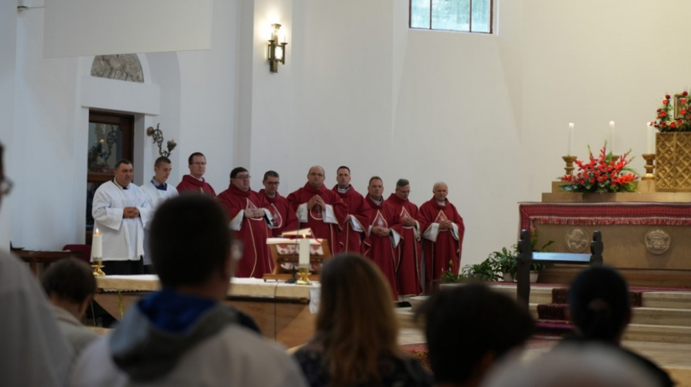 415_415_Bata-2022-216