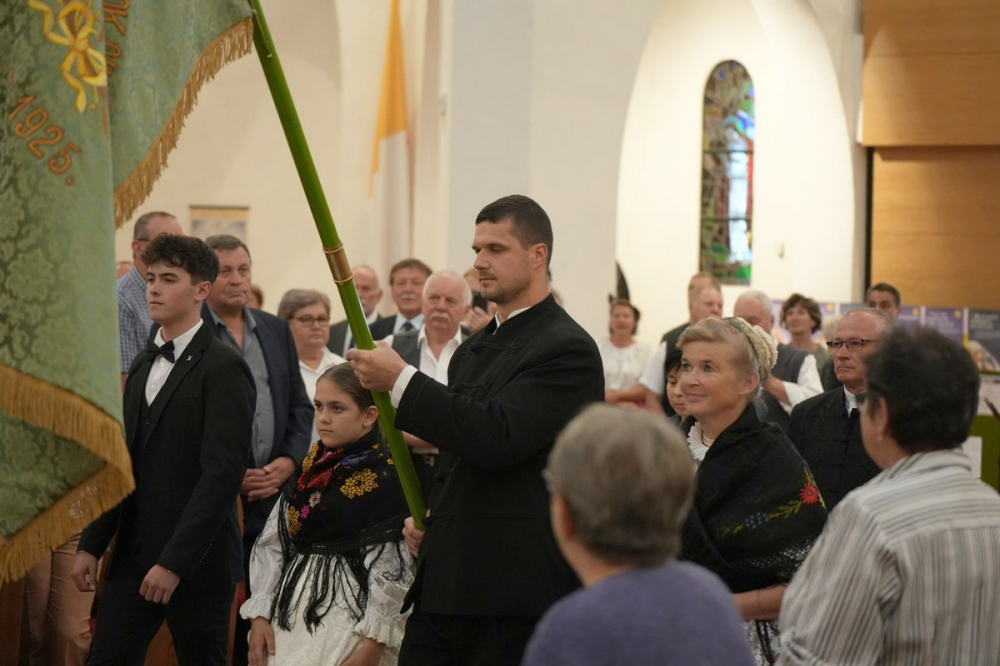 631_Mohacs-zaszlomegaldas-02