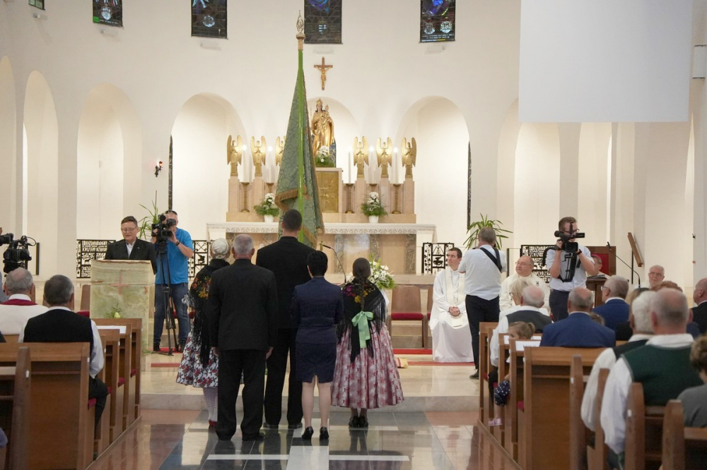 631_Mohacs-zaszlomegaldas-07