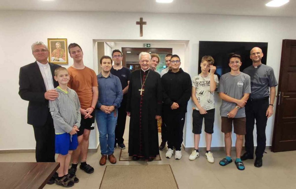 Batai-ministranstalalkozo-1