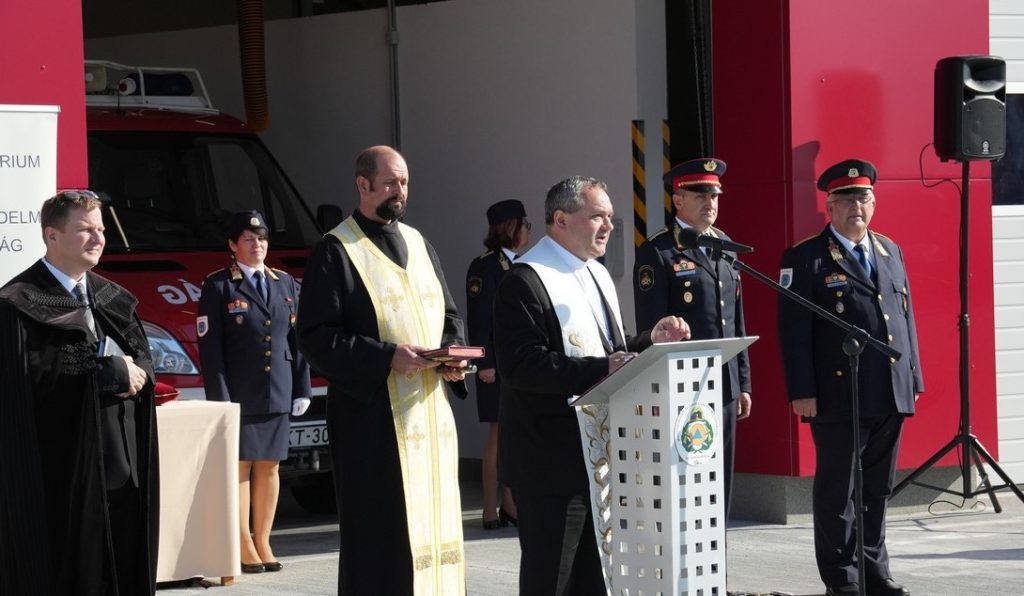 Tuzoltoallomas-megaldasa-Pecs-068