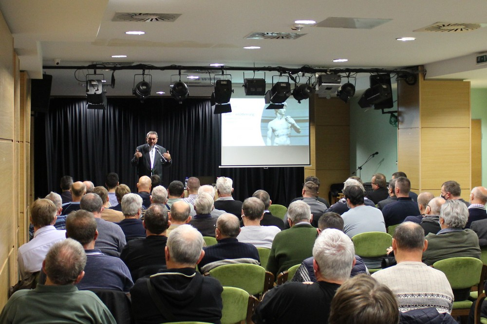 181_Ferfitalalkozo-Dombovar-01