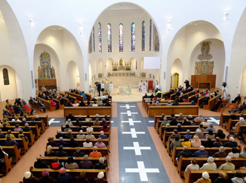 246_Mohacs_fogadalmi_templom_belso_felulrol