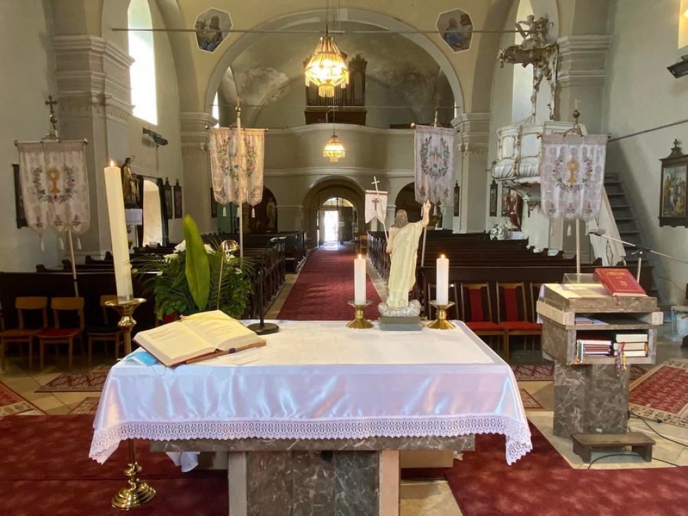 366_templom_belso_hatso