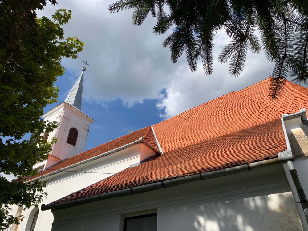 Bakonya_templomkülső_1_jpg_Egyedi