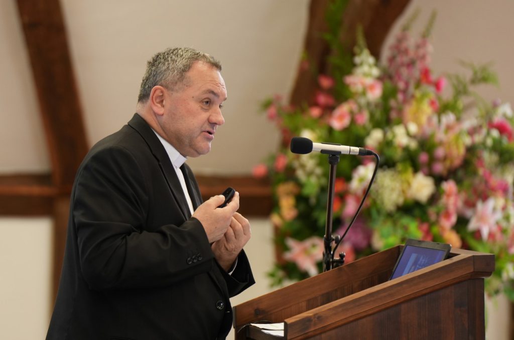 Ferfitalalkozo-5-Pecs-17