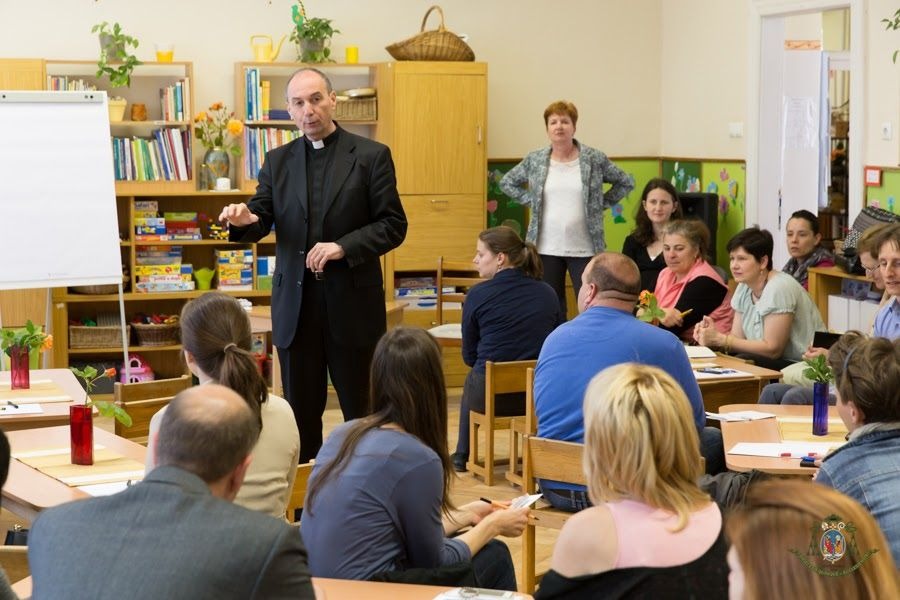 imgi_23_1188_6419_zoomed_szent_mor_ovoda_tala-lkozo_a_puspokkel_web-20160518-20