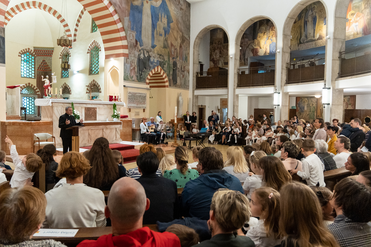 2025_05_06_anyak_napja_18